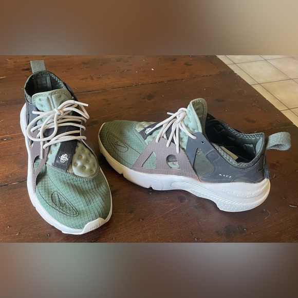 Nike Huarache Type N.354 ‘Olive’ - Picture 3 of 6